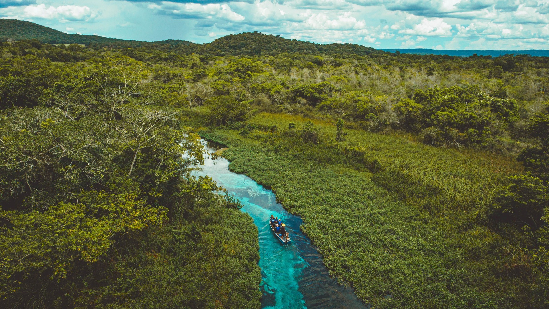 Sucuri River or Rio Sucuri in Bonito ,Mato grosso do Sul - river with blue crystalline water. Brazil